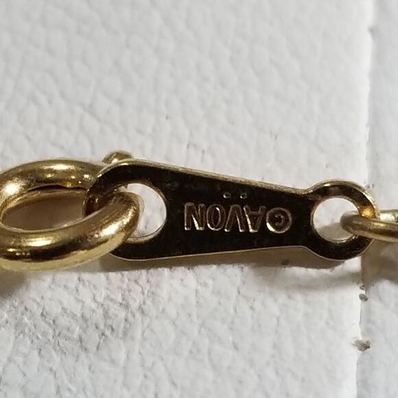 Avon vintage 32" fushsia chain 1.1375 - Picture 6 of 9